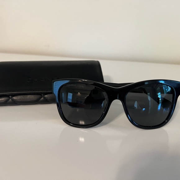 Chanel sunglasses. - Picture 10 of 12